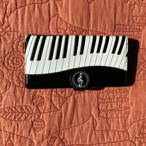 BNWT musical keyboard wallet